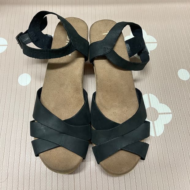 톰스TOMS 정품 여성 샌들 240