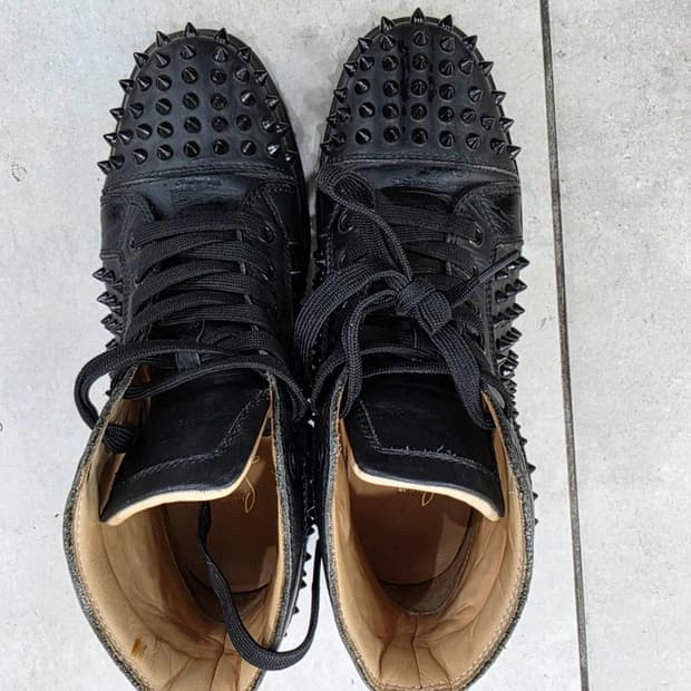 크리스찬 루부탱 블랙 스터드 하이탑 스니커즈 38