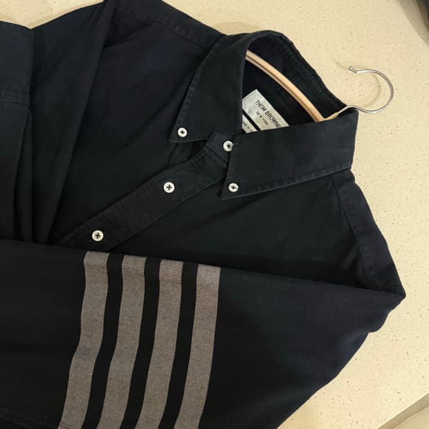 톰브라운 셔츠 네이비컬러 2사이즈