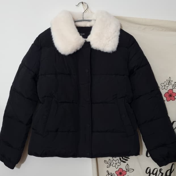 23FW on&on 퍼카라 패딩 숏 점퍼 55