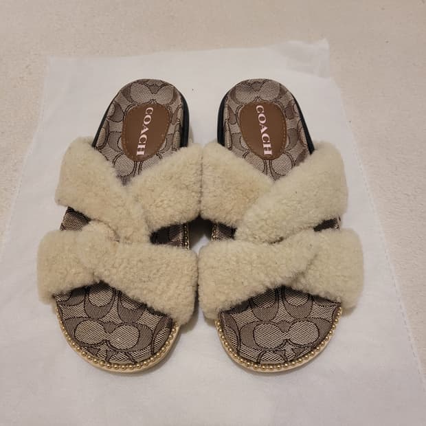 코치 캔버스 시어링 샌들 230 