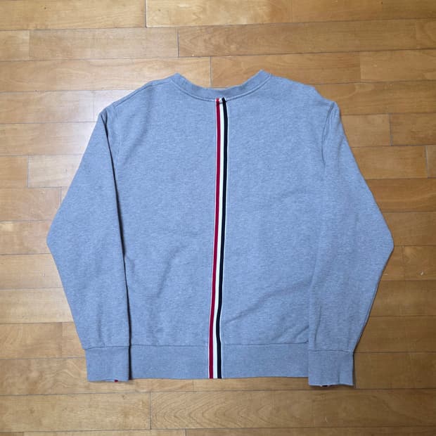 [3]톰브라운 백삼선 맨투맨 그레이