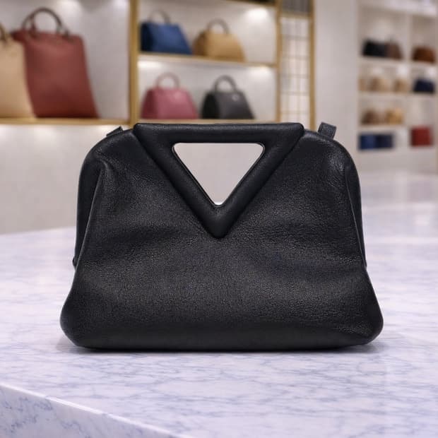 [S급] 보테가베네타 트라이앵글 포인트 탑 핸들백 판매합니다!!!