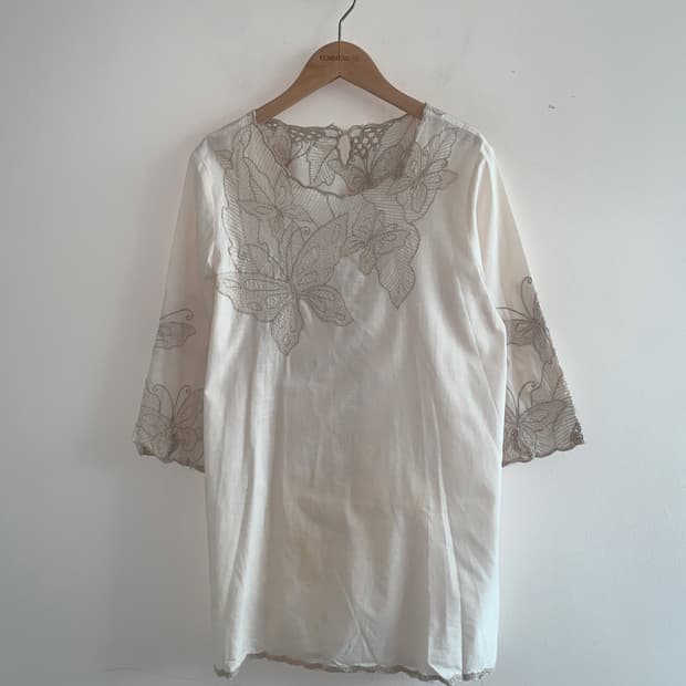 Flower ebroidery blouse