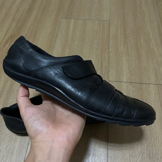 프라다 아카이브 스니커즈