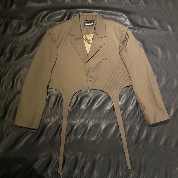 본봄 가터 디테일 크롭 자켓