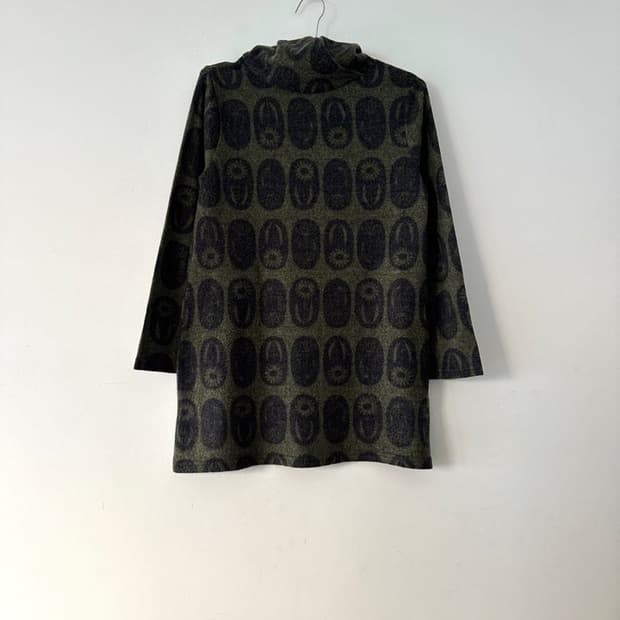 Ancient pattern neck detail top 