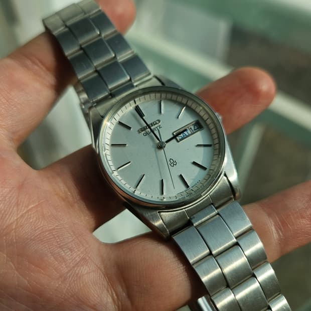 세이코 쿼츠 실버 빈티지 시계의 정석