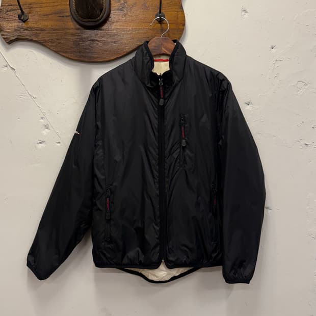 66) TOMMY HILFIGER Reversible Nylon Padd