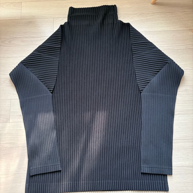 이세이미야케 옴므플리세 터클넥 JK522