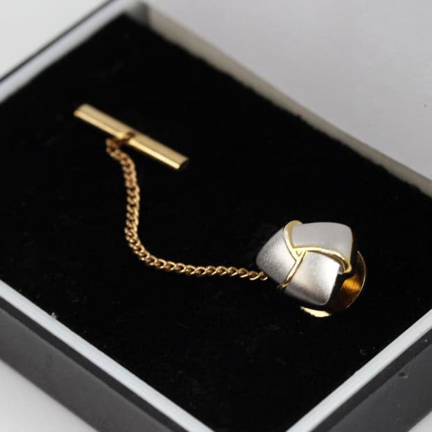 입생로랑 A등급 남자 명품 뱃지 핀 포인트 빈티지