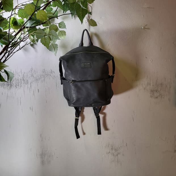 스텐다드 서밋 페이크 레더 백팩