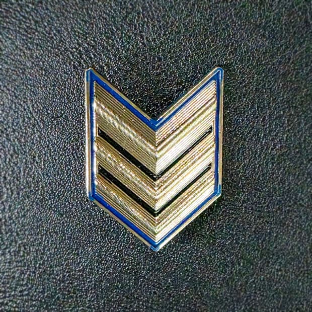 Chevron 브로치 남자 여자 엔틱 빈티지 명품 브이 기하학 엠블럼