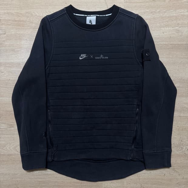 나이키X스톤아일랜드 테크팩 맨투맨 