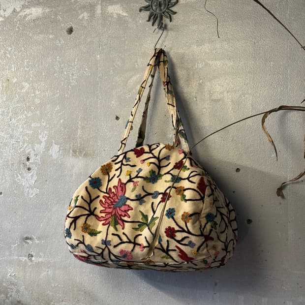 OS ) JPN Embroided Boston Bag