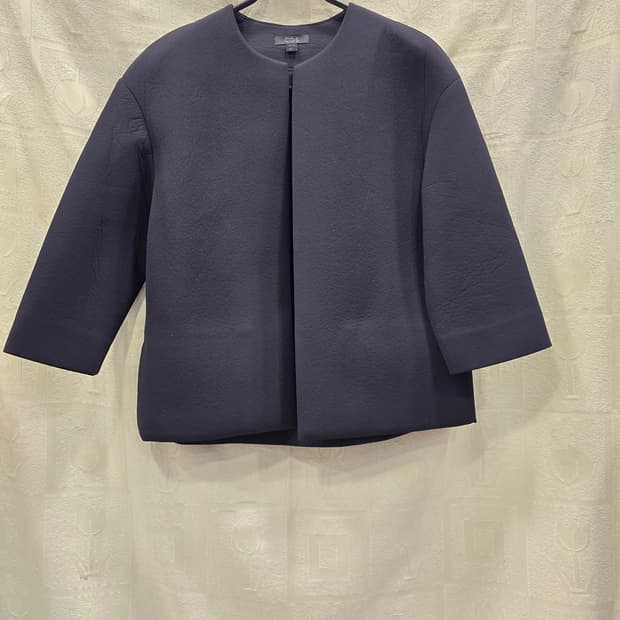 COS 크롭 자켓 32사이즈 (55~66정도)