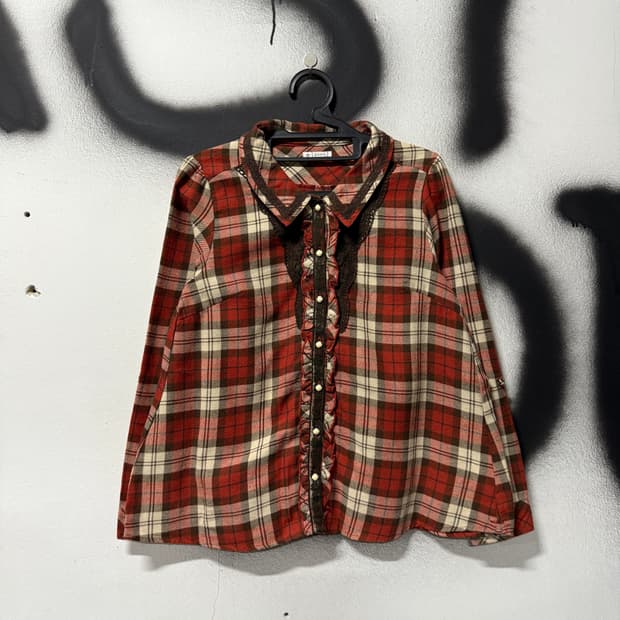 액시즈팜 러블리 프릴 체크 패턴 셔츠 블라우스