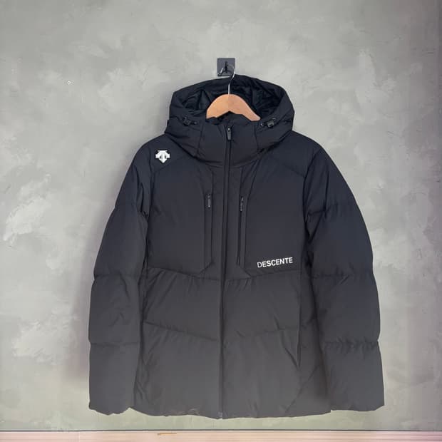 데상트 덕다운 패딩 블랙