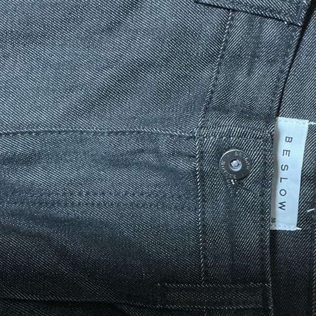 네고O (30) 비슬로우 와이드 핏 투 턱 셀비지 데님 팬츠 [블랙]