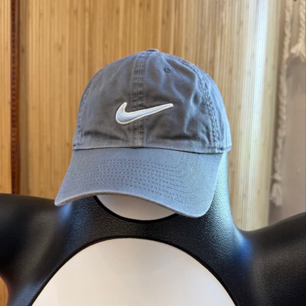 나이키 스우시 엠보 자수 로고 볼캡