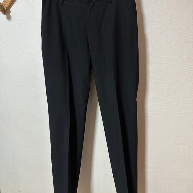 지오다노 쿨맥스 테이퍼드 슬랙스 30사이즈 블랙 색상