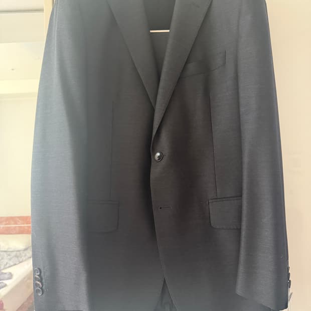 (새상품) 마에스트로 레다 원단 차콜 수트 48R/ 76 (97/30)