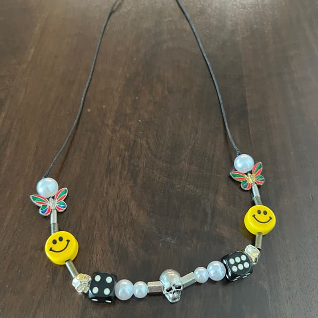 이베몹 Smiley Pearl Necklace (에이삽 라키 착용)