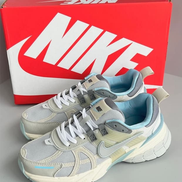 나이키 V2K 런 여자 운동화 245 런닝화