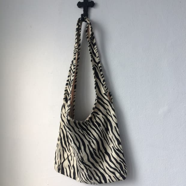 zebra pattern shoulder bag