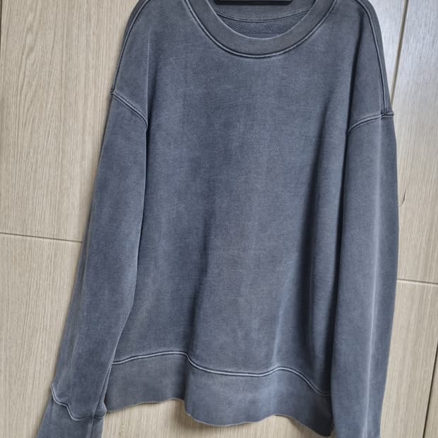 어텐션로우 피그먼트 맨투맨