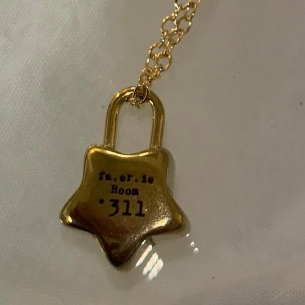 *실버 컬러 샵페어리 목걸이 