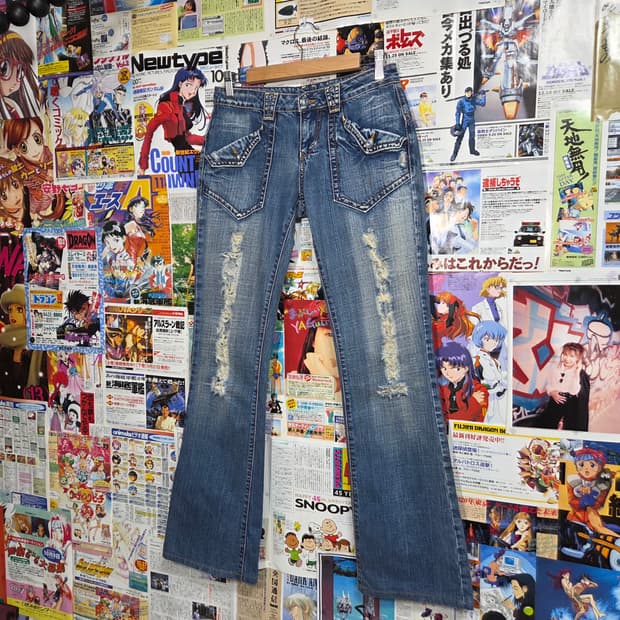 데미지 워싱 지퍼 라인 로우라이즈 부츠컷 팬츠 .