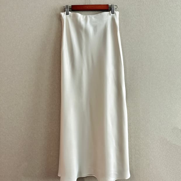 새틴 맥시스커트