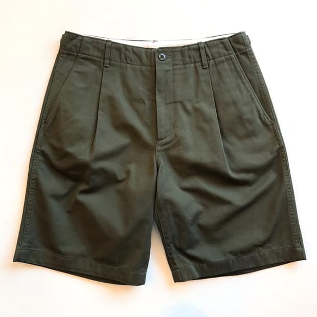 포터리 올리브 코튼 주름 반바지