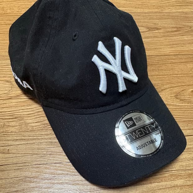 뉴에라 x 모마 볼캡 판매합니다.