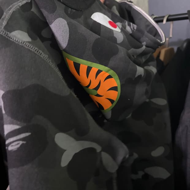 베이프 흑계 L 샤크후드집업 판매