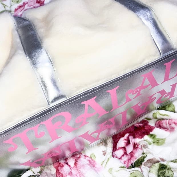 트랄라라 화이트 퍼 숄더백