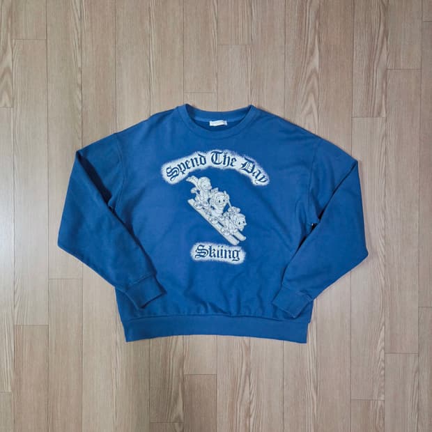 로베 디즈니 콜라보레이션 스카이 블루 맨투맨