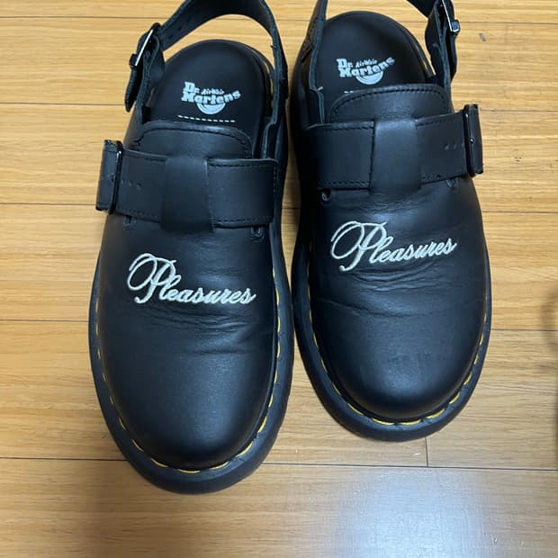 닥터마틴x플레져스 240