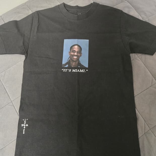 스캇 머그샷 티셔츠