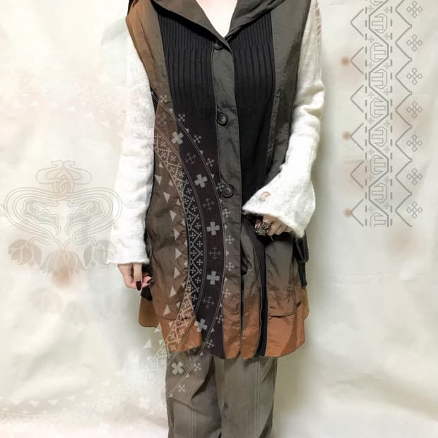 브릭 레이어드 셔링 베스트 자켓