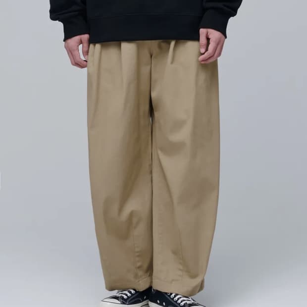무신사 스탠다드 코튼 와이드 벌룬 팬츠 베이지