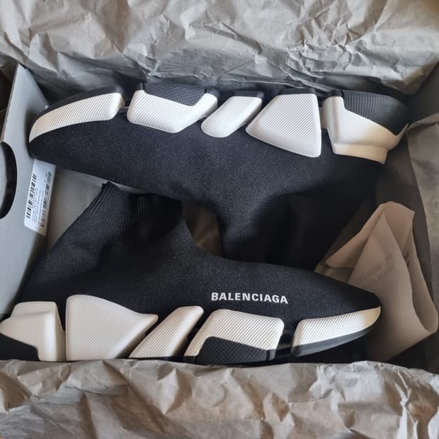 발렌시아가 스피드러너 2.0 오레오 40사이즈