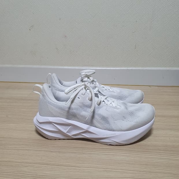 아식스 노바블라스트 5 러닝화 270