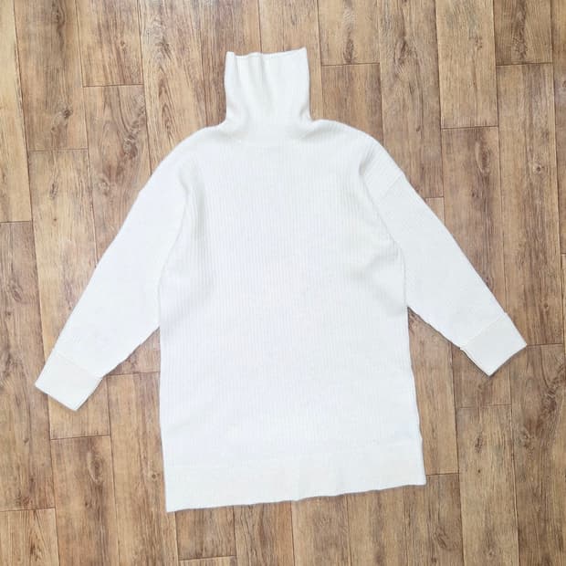 앤아더스토리즈(& Other Stories) 오버사이즈 터틀넥 니트원피스