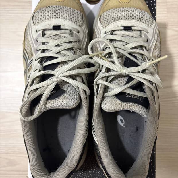 아식스 asics 키코코스타디노브 젤버즈1 그레이