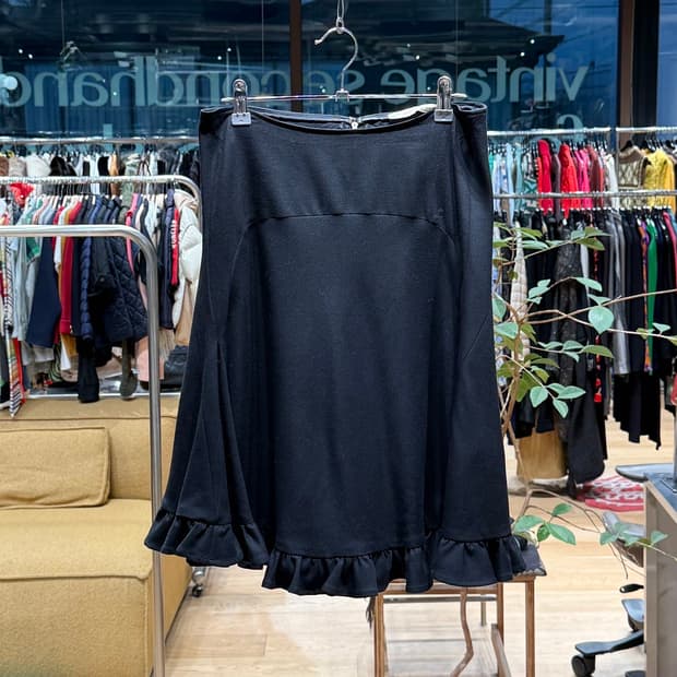 발렌시아가 블랙 프릴 미디스커트 