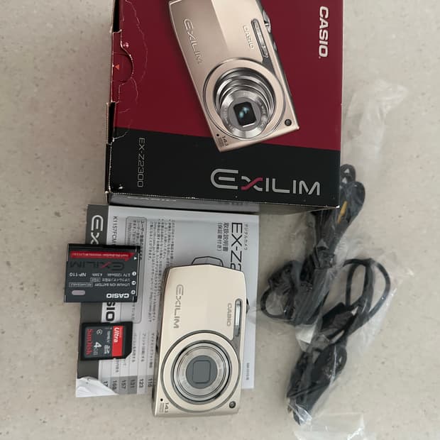 카시오 엑슬림 z2300 금색