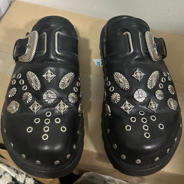 토가 비릴리스 스터드 뮬 42사이즈 팔아요