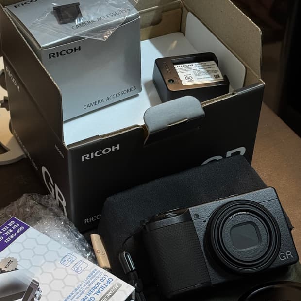 리코 gr3x hdf 800컷 (스킨o, 렌즈캡) 배터리2개